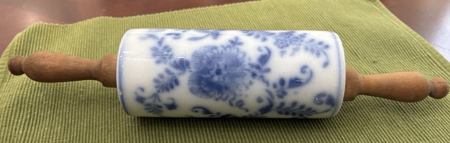 Vintage Porcelain Barrel/Wood Handled Rolling Pin Floral Blue Onion Motif 14.25 Vintage Porcelain Barrel/Wood Handled Rolling Pin Floral Blue Onion Motif 14.25