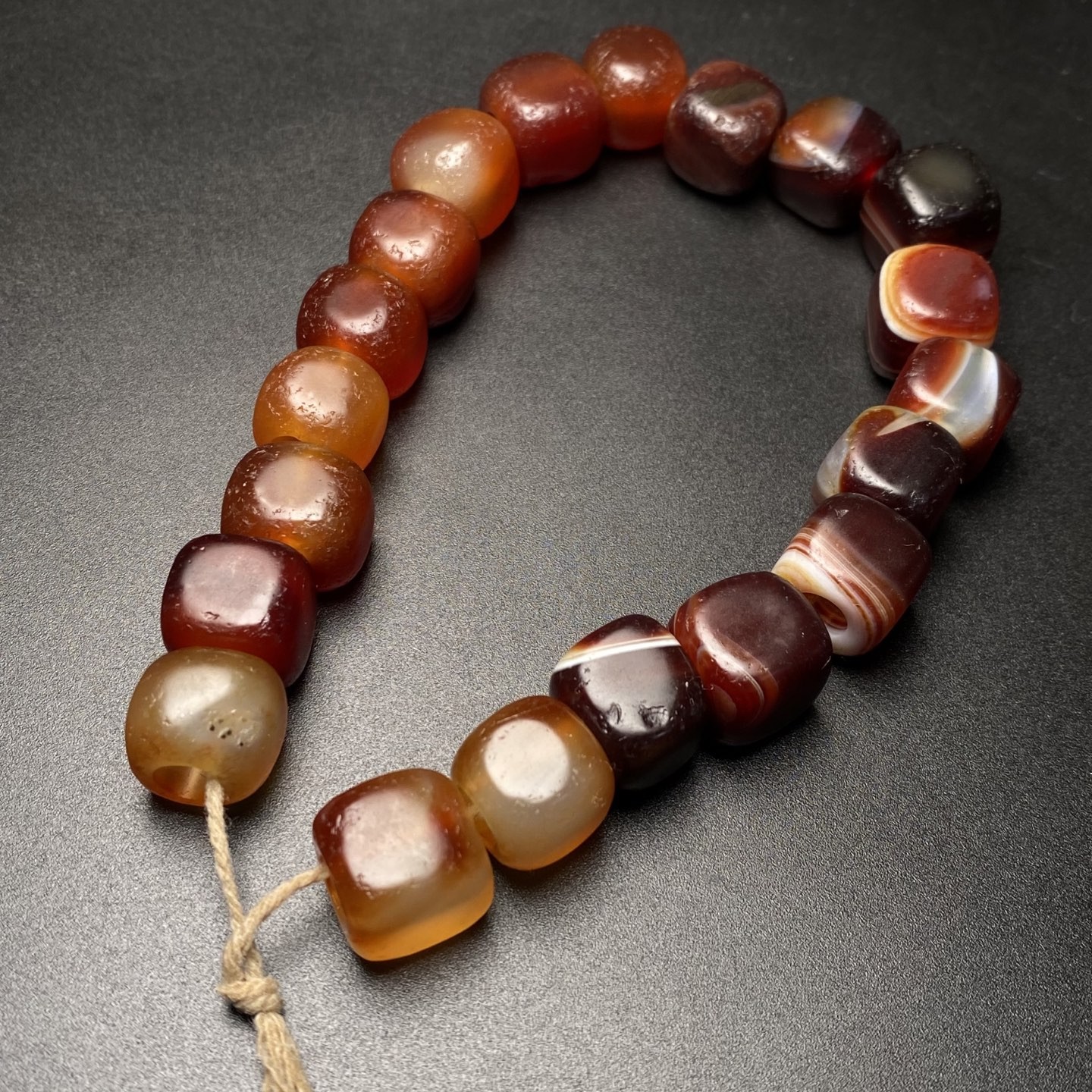 Collectible Vintage Agate Bracelet Strand Hand-Carved Natural Gemstone A299