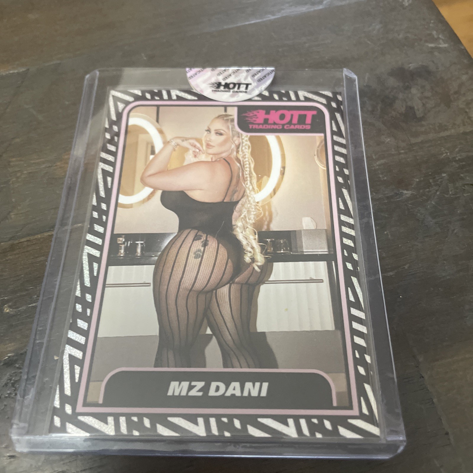 Hott Trading Cards 2026 MZ DANI Non-Sport Trading Card English /100 