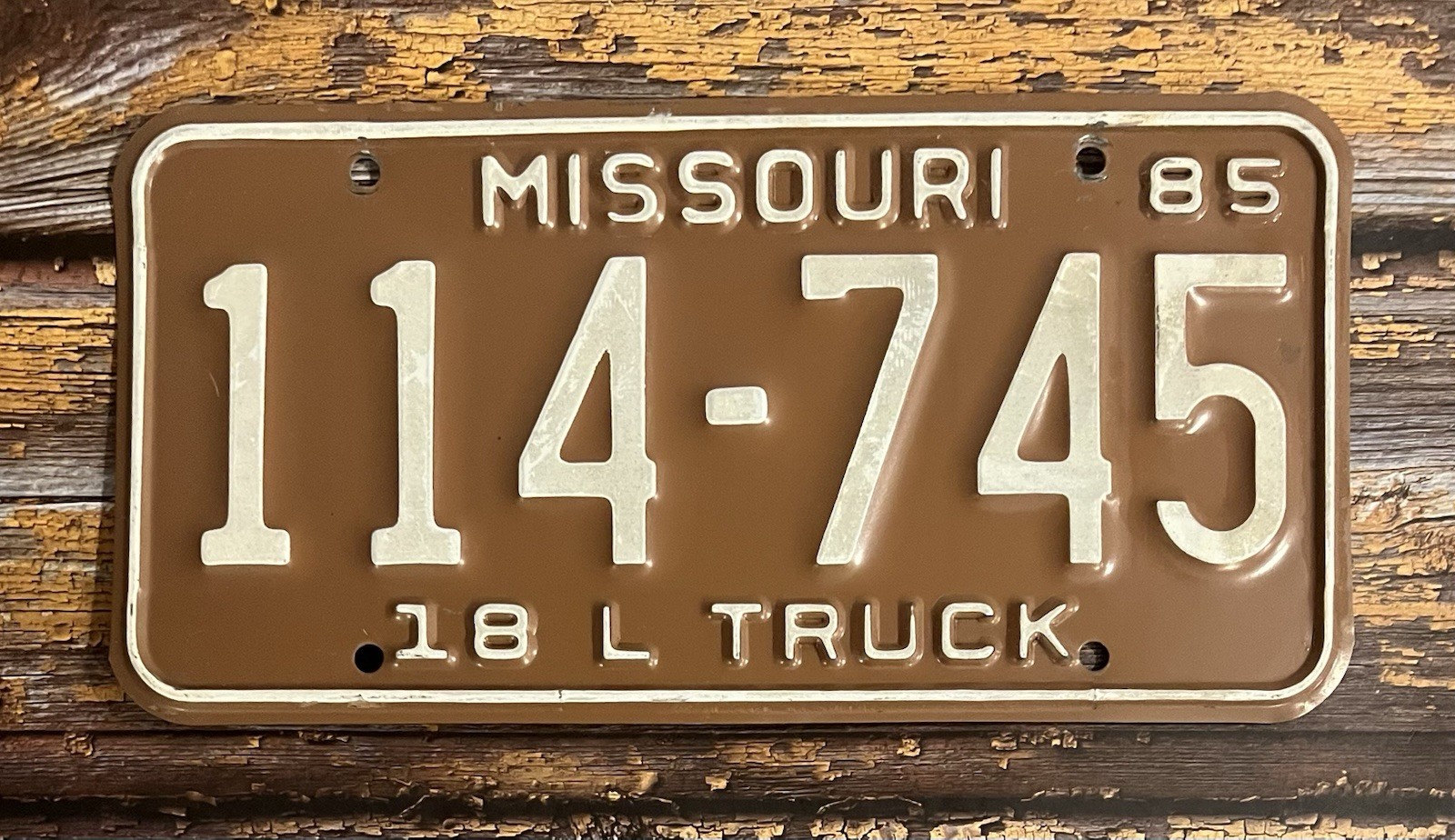 1985 Missouri TRUCK License Plate 114-745