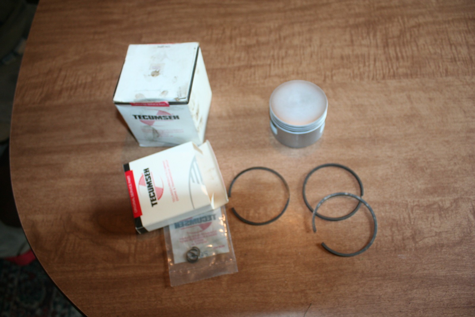 NOS Vintage Tecumseh 40005 Piston Kit .010 Over With Rings See Pix NOS Vintage Tecumseh 40005 Piston Kit .010 Over With Rings See Pix