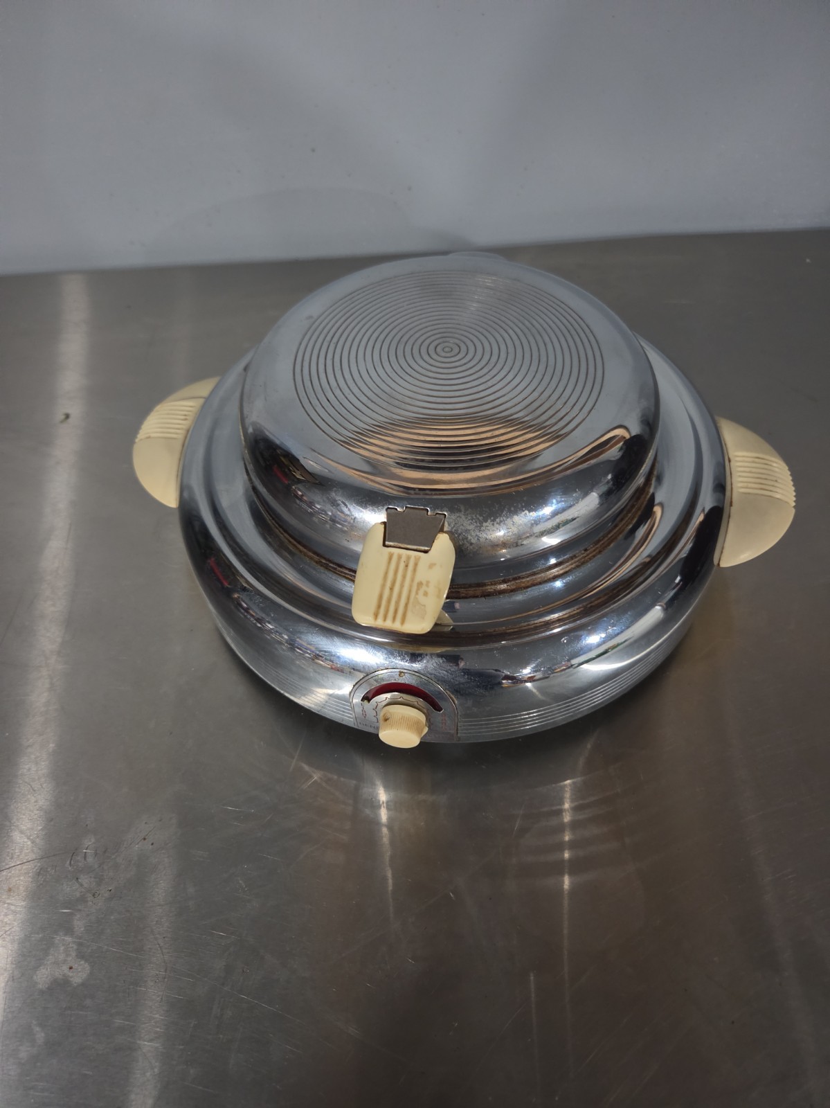 Vintage General Electric 129W9 Waffle Maker UFO Art Deco Tested Vintage General Electric 129W9 Waffle Maker UFO Art Deco Tested