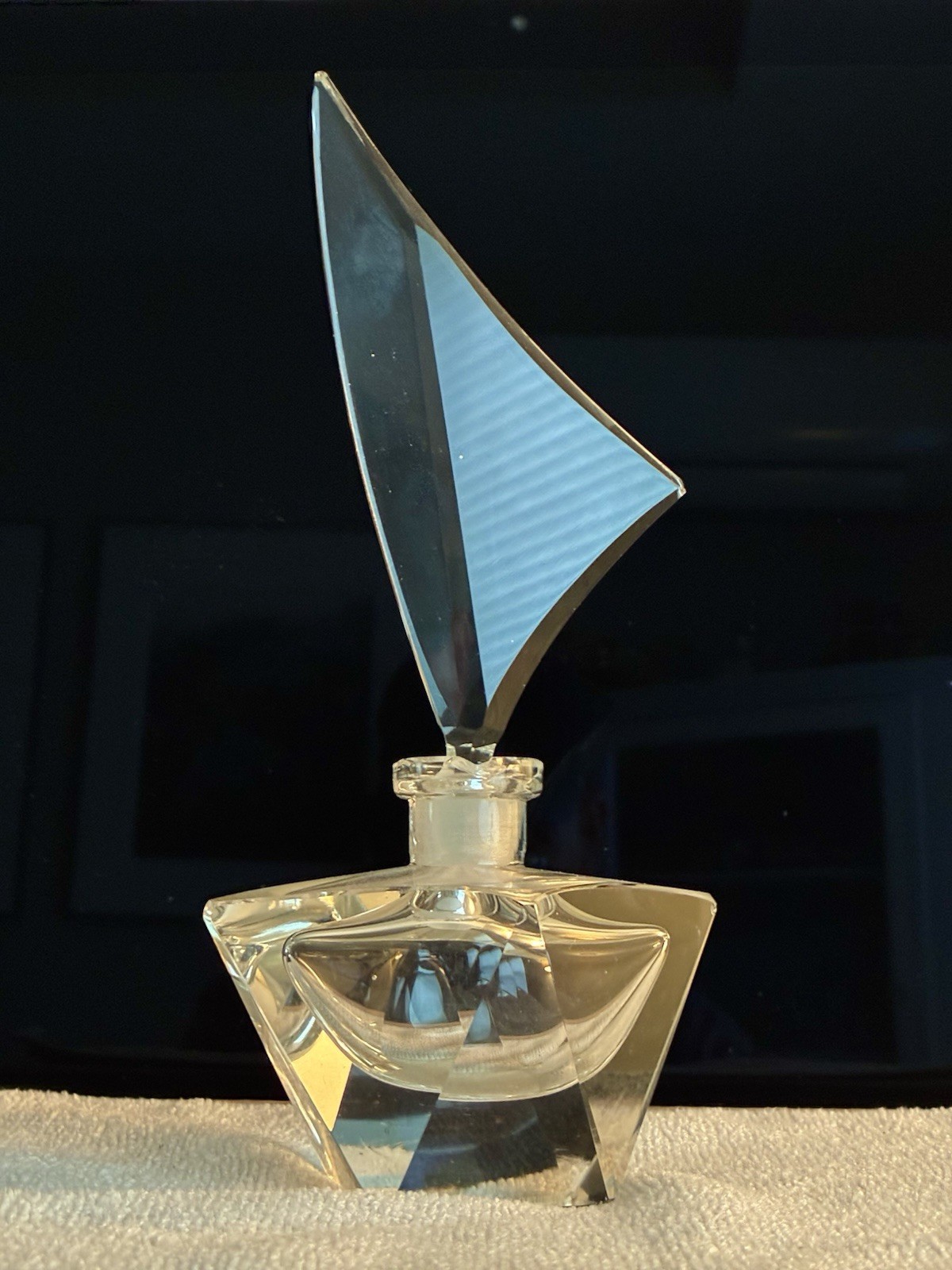 Vintage Lausitzer Art Deco Crystal Perfume Bottle with Sail-Shaped Stopper Vintage Lausitzer Art Deco Crystal Perfume Bottle with Sail-Shaped Stopper