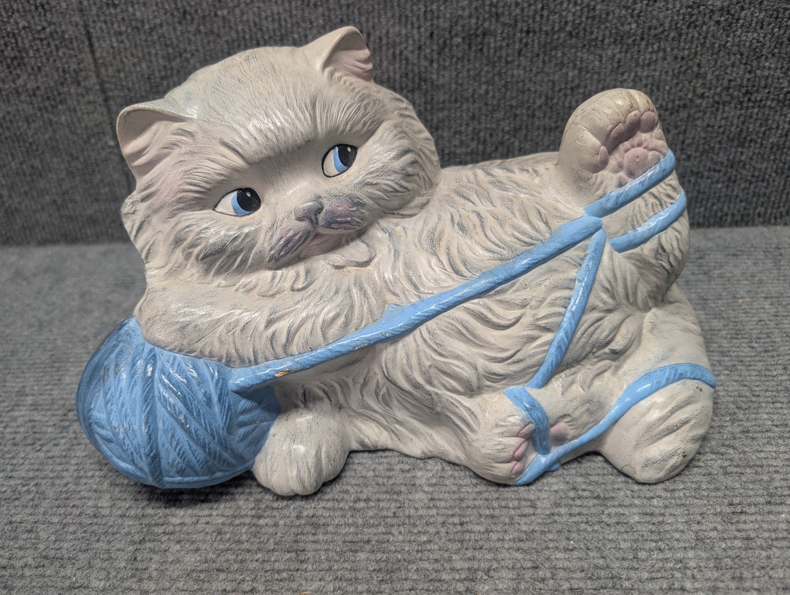 Vintage Gray Persian Ceramic Cat Kitten w/Ball of Yarn Blue Eyes Hand Painted