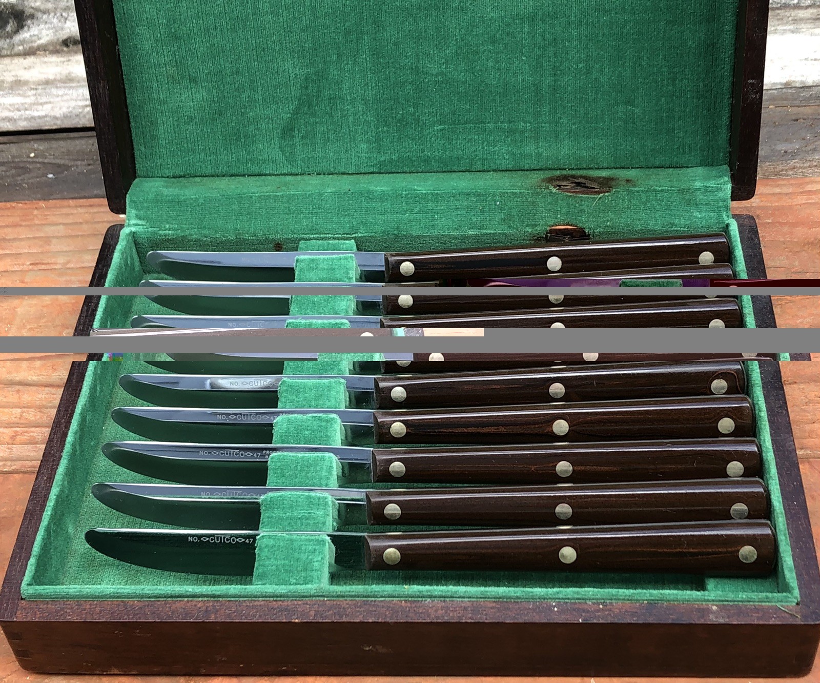 CUTCO NO. 47 Table / Steak Knife Eight Piece Set. (8 Knives & Wood Storage Case)