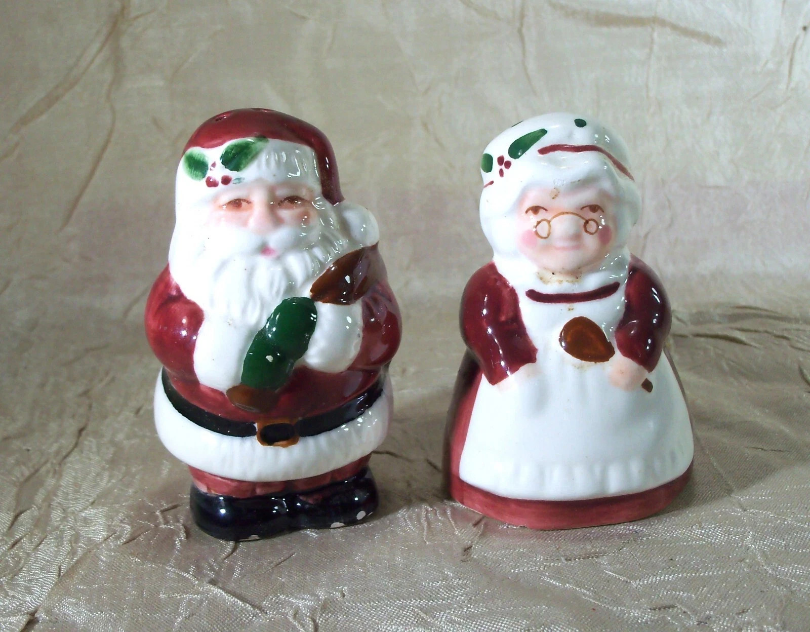 Santa & Mrs. Claus Ceramic Christmas Holiday Salt & Pepper Shakers Papel Brand Santa & Mrs. Claus Ceramic Christmas Holiday Salt & Pepper Shakers Papel Brand