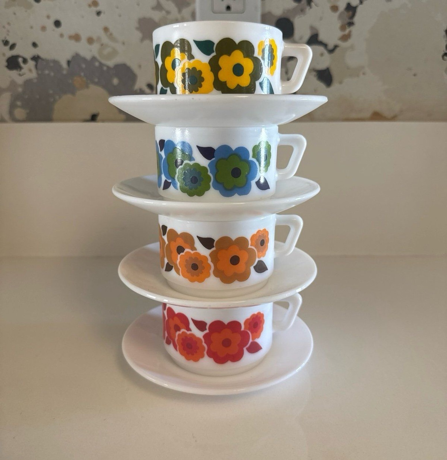 Vintage Arcopal Lotus kop en schotels teacups and saucers pyrex, jaj MINT