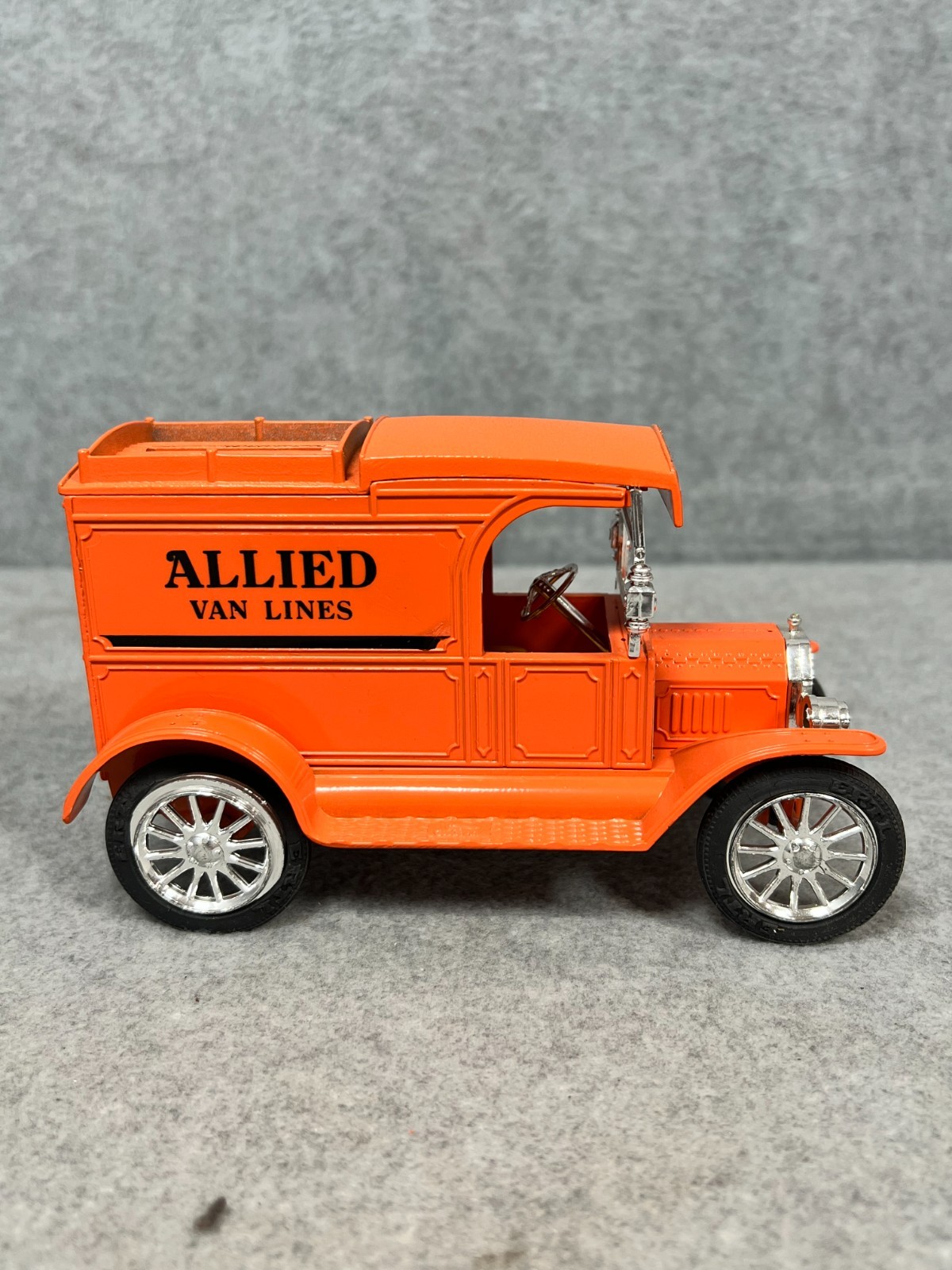 ERTL 1:25 Replica Ford 1913 Model T Coin Bank Allied Van Lines 1980s NEW ERTL 1:25 Replica Ford 1913 Model T Coin Bank Allied Van Lines 1980s NEW