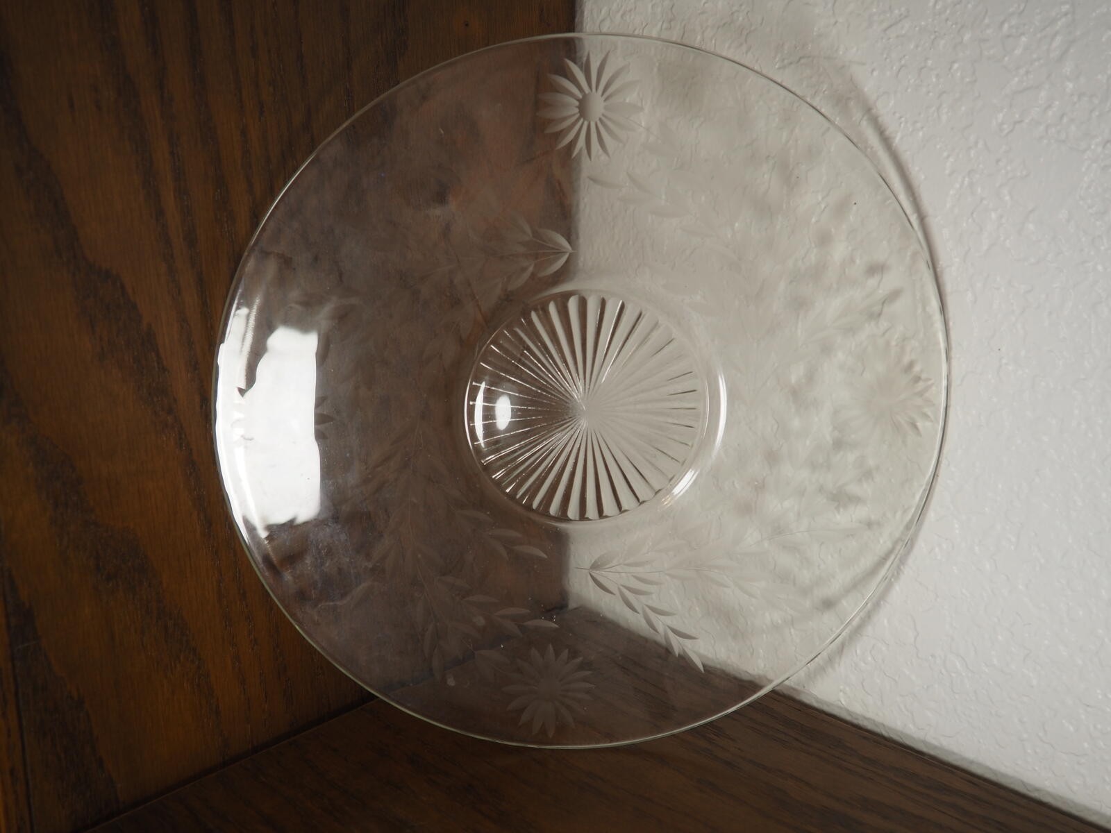 Vintage Etched Clear Glass Plate – Floral & Leaf Design, Sunburst Center