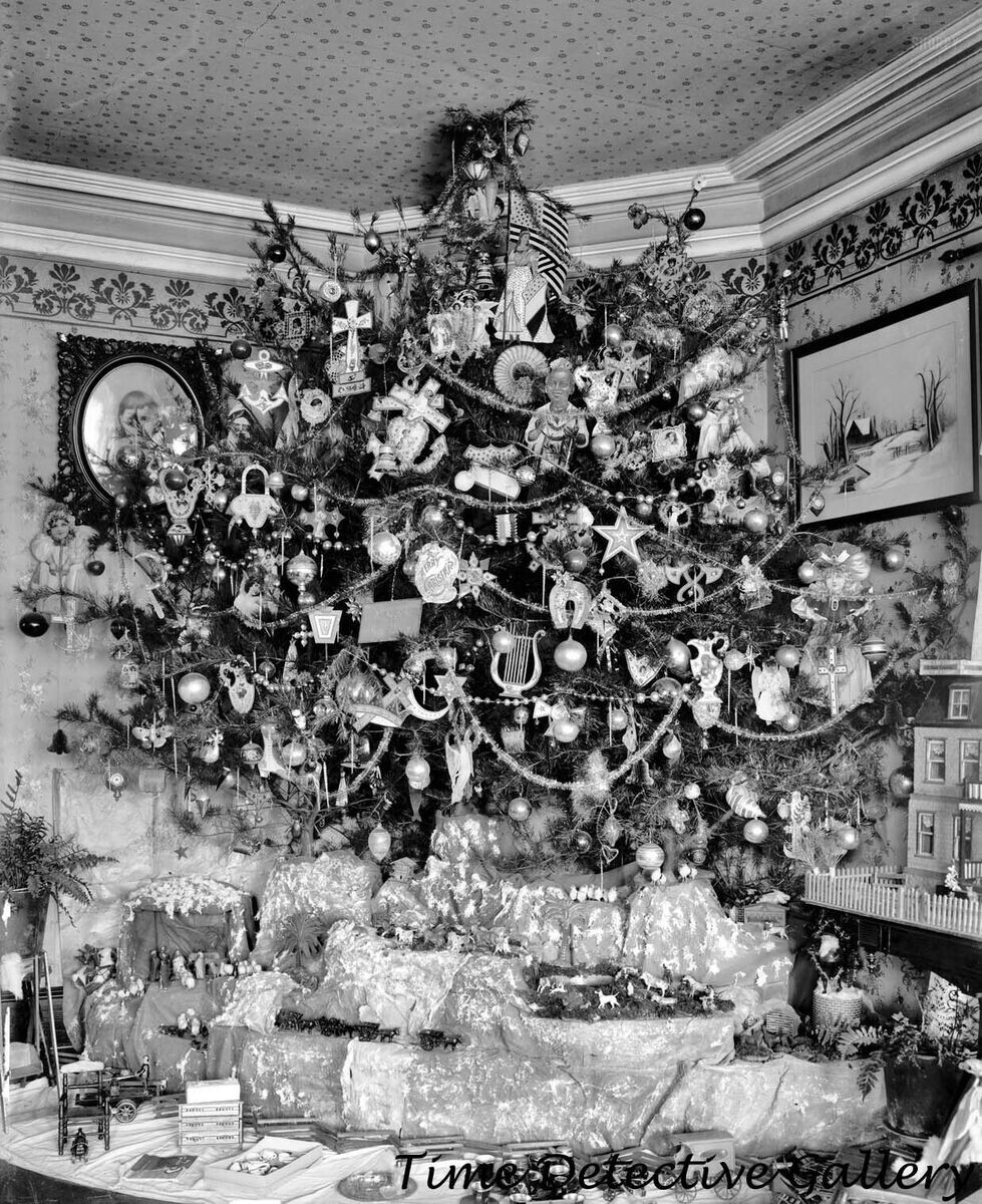 VINTAGE CHRISTMAS ANTIQUE STYLE TREE WINTER PHOTO - 4x6 Glossy Printed Photo