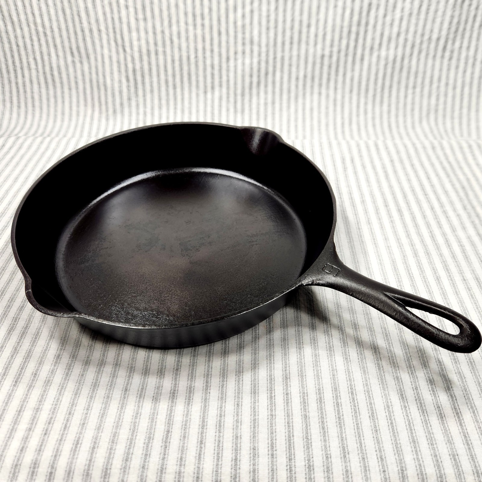 Vintage Cast Iron Skillet, #9 GRISWOLD (Slant) (1906–1912) ~RESTORED (No Spin)