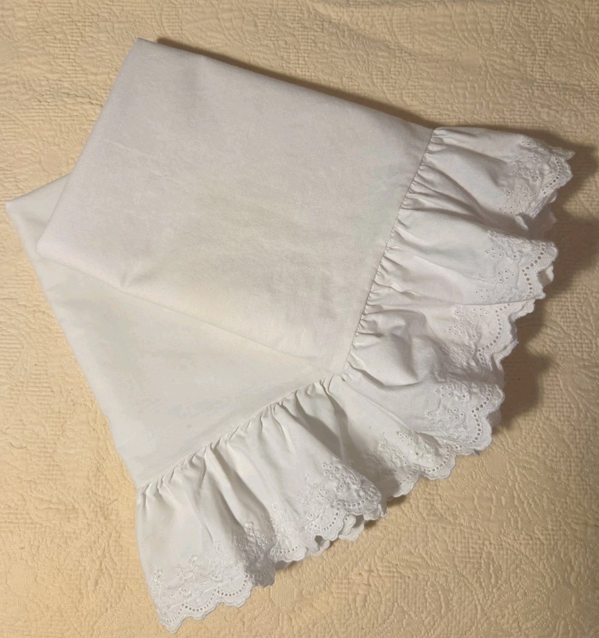 2 VTG Ralph Lauren Bromley Eyelet Lace Ruffle Standard Pillowcases 19x30 USA 