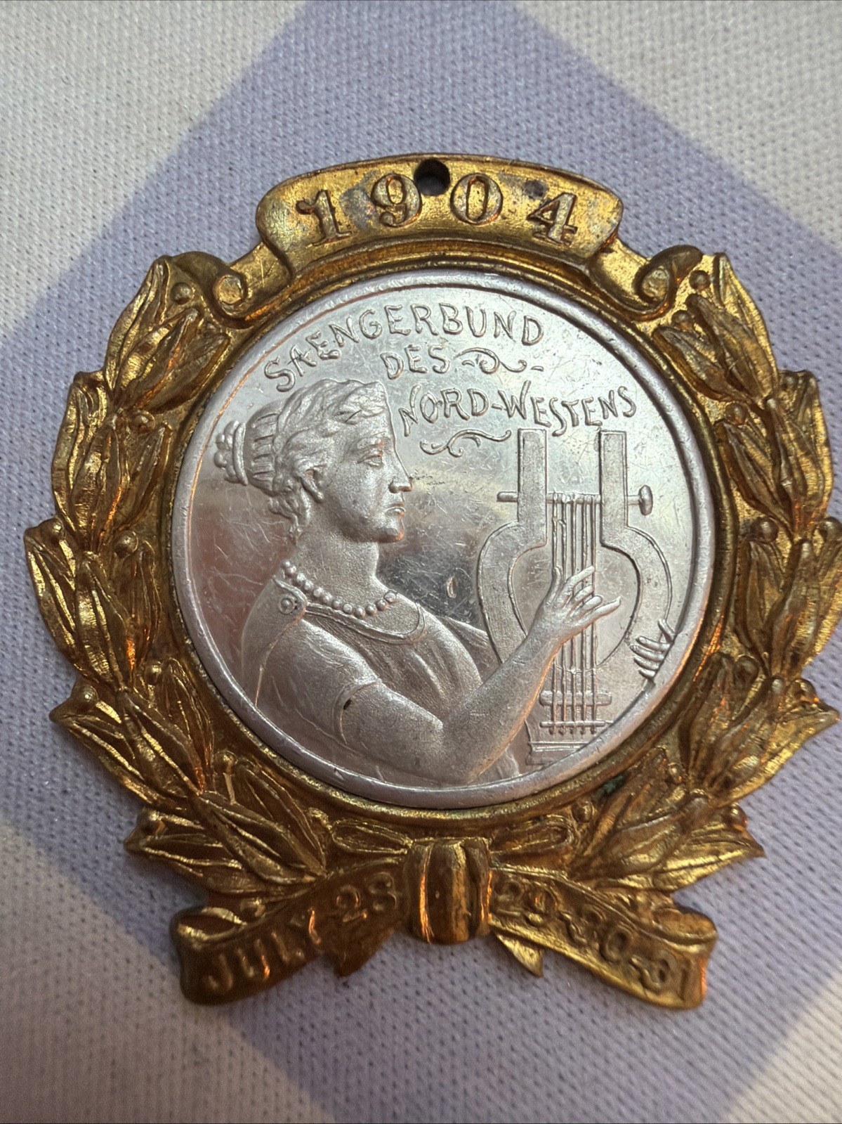 1904 Milwaukee WI German Saengerfest Badge Medal Saengerbund 1.25” 1904 Milwaukee WI German Saengerfest Badge Medal Saengerbund 1.25”