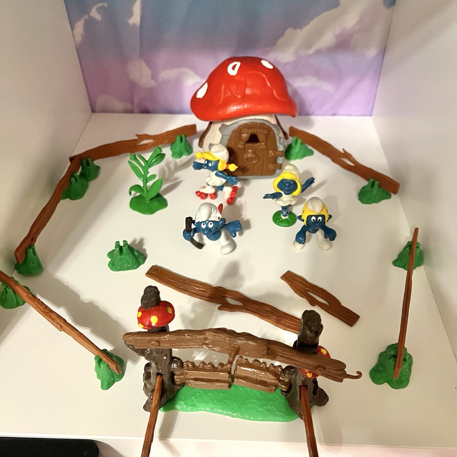Smurf Garden Gate Playset w/Hiking Smurfs/Flowers/Smurf w/flower Peyo Schleich