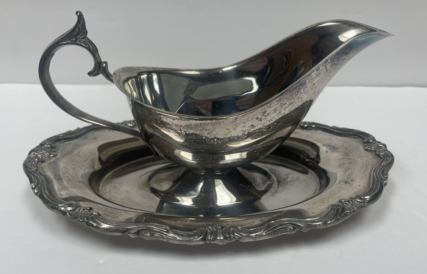 FB Rogers GRAVY BOAT WITH ATTACHED UNDERPLATE