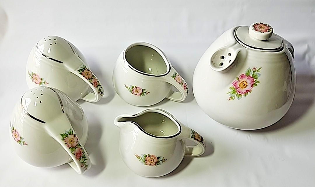 Vtg 1940's Hall's Kitchenware Tea Set Rose #658 Teapot S&P Creamer Sugar EUC Vtg 1940's Hall's Kitchenware Tea Set Rose #658 Teapot S&P Creamer Sugar EUC
