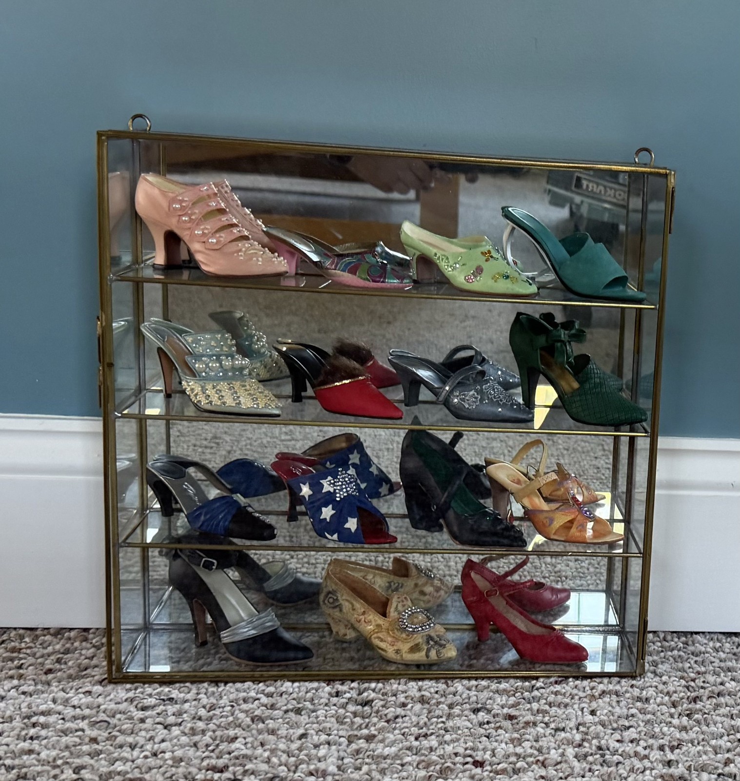 LOT: 15 Just the Right Shoe by Raine Collectible Shoe Figurines w/ mirror case