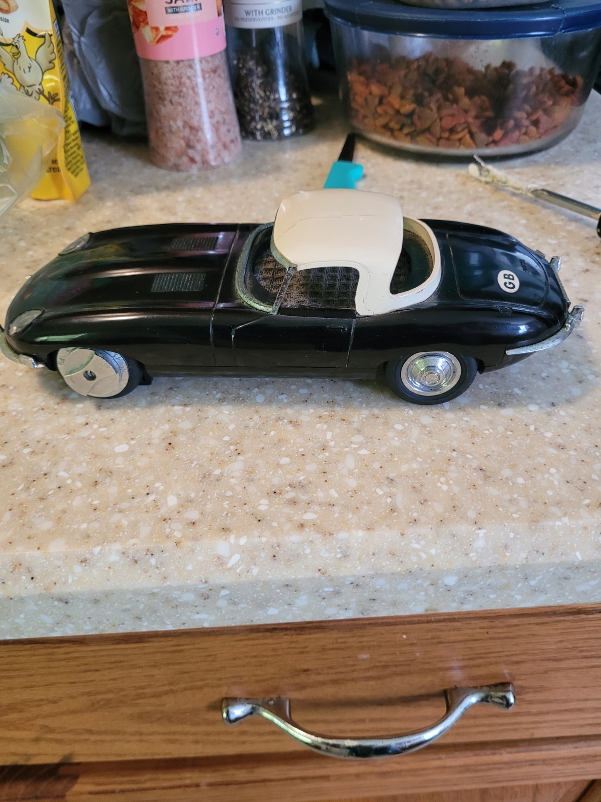 Vintage 1960’s Swank  GB Car Transistor Radio