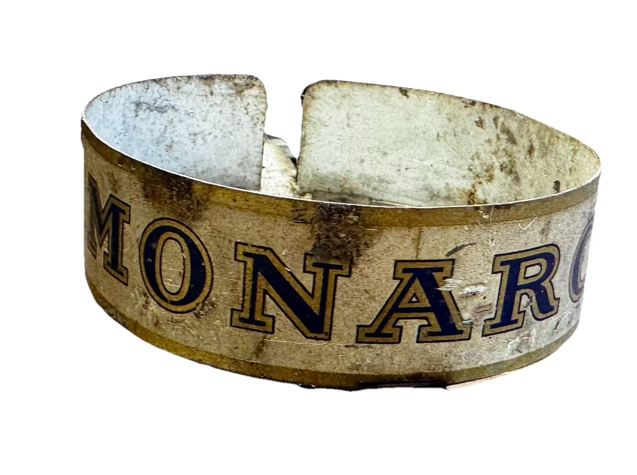 Rare Antique Original Monarch Brand Store Shelf Display Tin Can Holder Rare Antique Original Monarch Brand Store Shelf Display Tin Can Holder