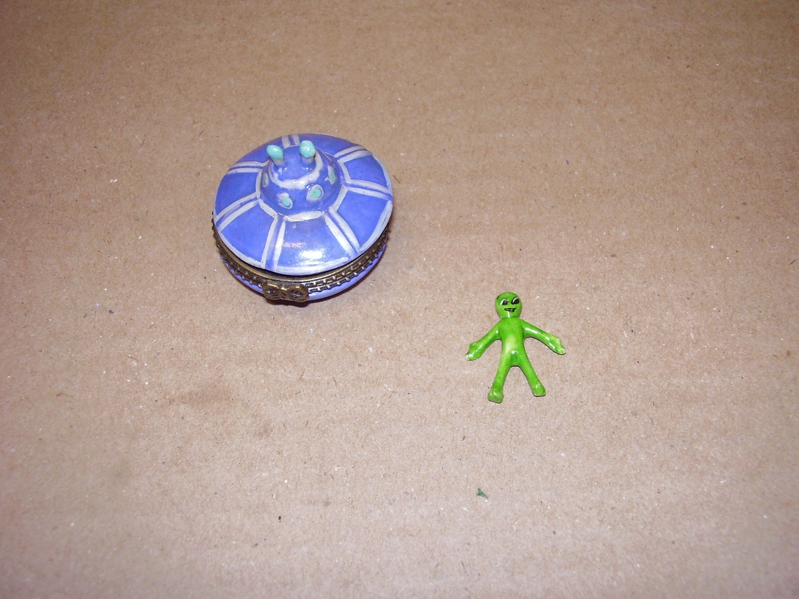 UFO Trinket Box Flying Saucer Trinket Box Alien Craft Trinket Box Vintage