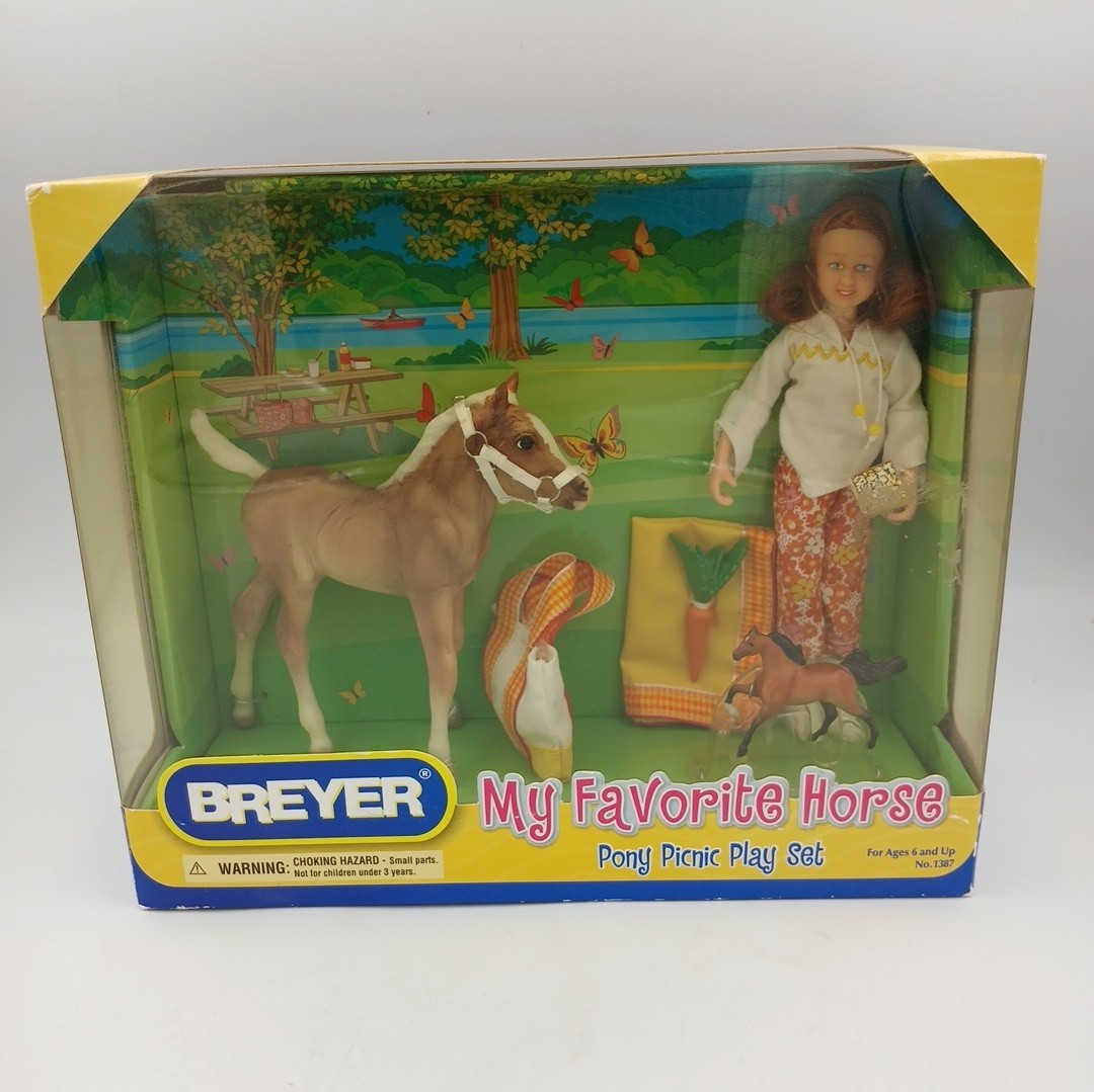 BREYER MY FAVORITE HORSE PONY PICNIC PLAY SET #1387 2010 ( NEW IN BOX)