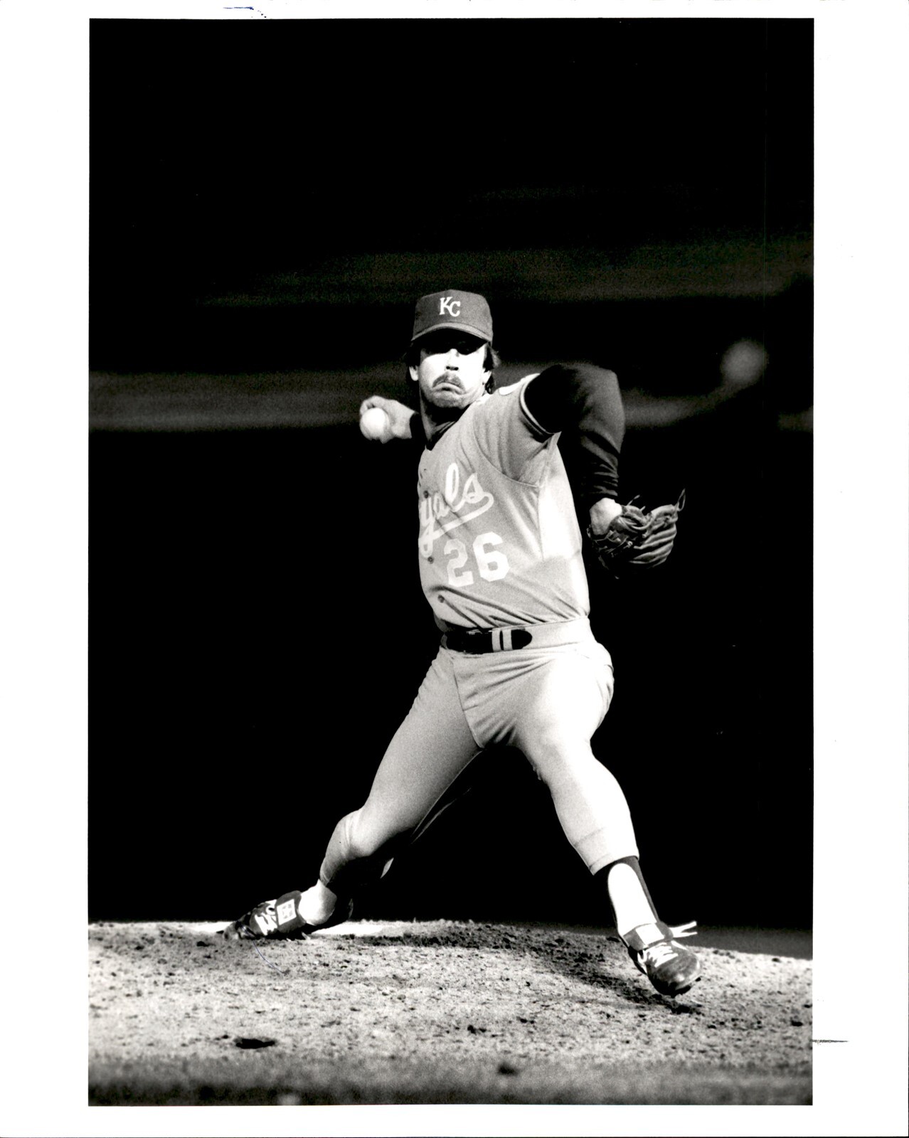 LD283 1988 Original Mitchell Layton Photo STEVE FARR KANSAS CITY ROYALS PITCHER