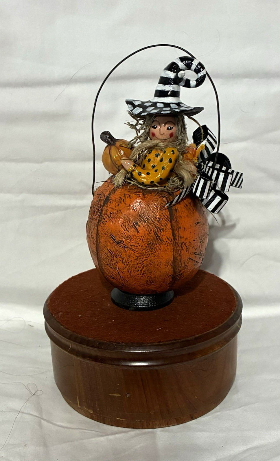 Prim Halloween Folk Art Witch Figurine in Pumpkin Handmade   CPC 2026