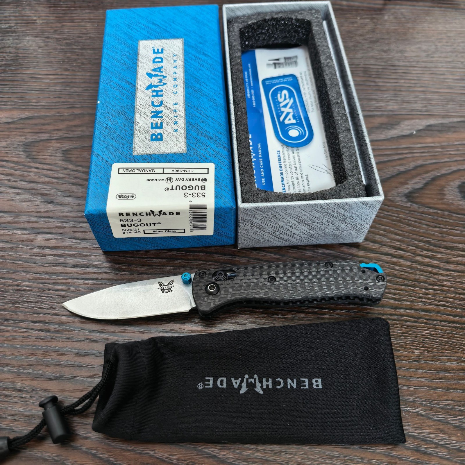 Benchmade Mini Bugout 533-3 CPM-S90V Black Carbon Fiber Blue AXIS Pocket Knife