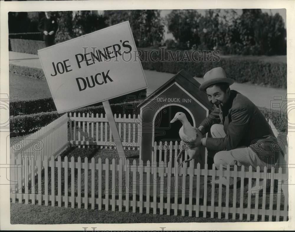 1939 Press Photo Joe Penner with his famous duck in Birmingham, Ala. - lrx84797