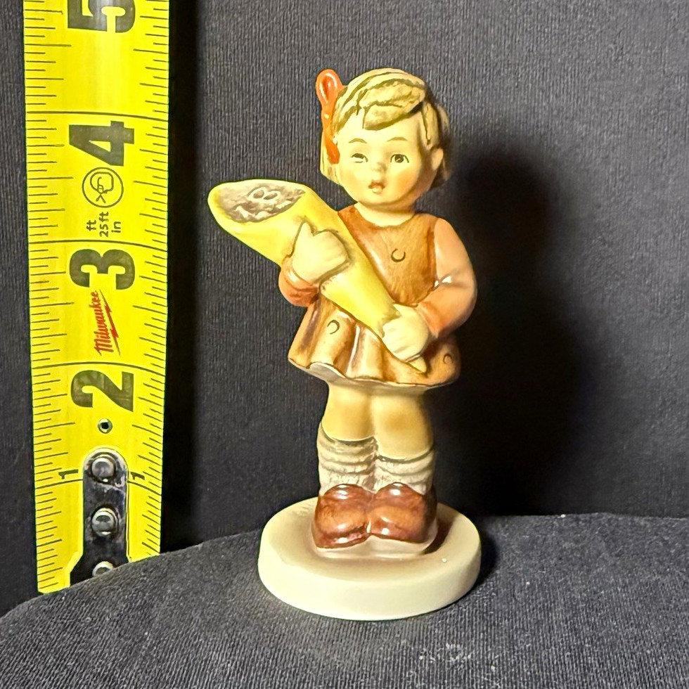 Goebel Hummel “A Sweet Offering” Porcelain Hand Painted Figurine 4\