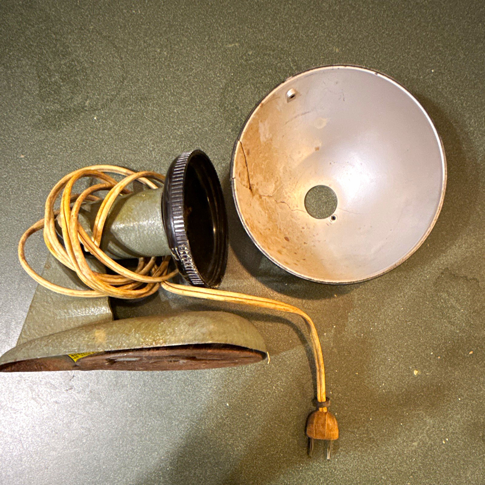 Vintage Moe Brothers Moe Light Photography Darkroom Lamp Fort Atkinson WI used Vintage Moe Brothers Moe Light Photography Darkroom Lamp Fort Atkinson WI used