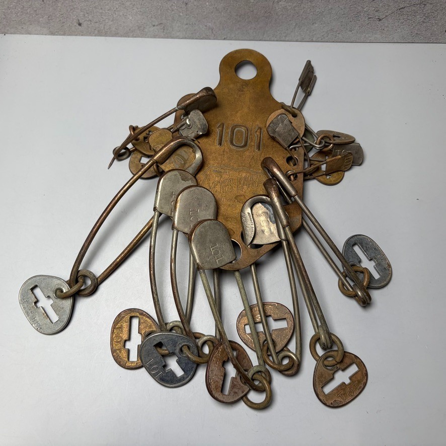 Vtg  Army Laundry Safety Pin Tag Hanger 101 Matching Set WW2 Keyes Davis Lot