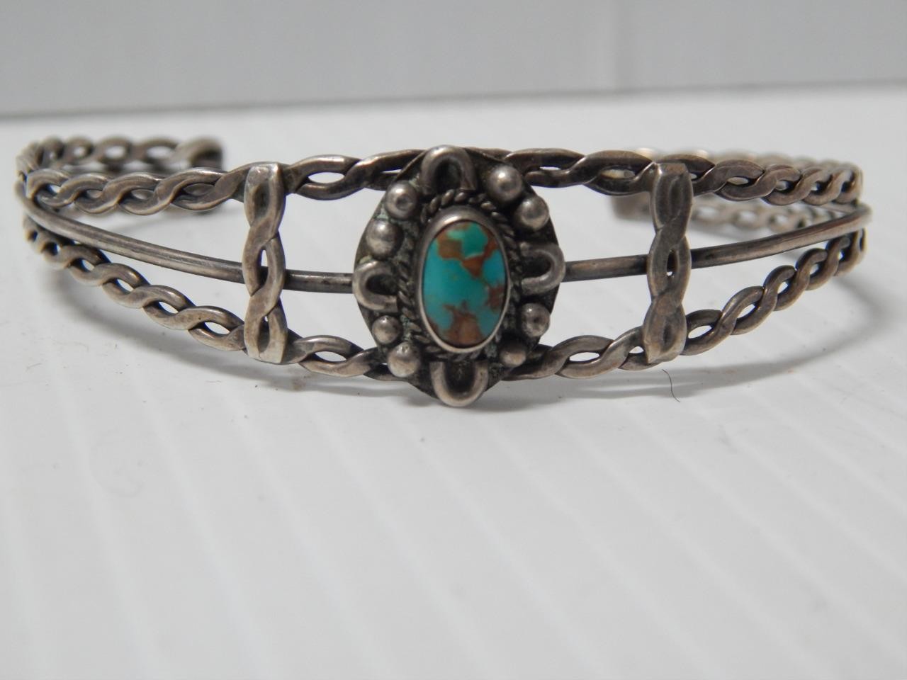 ADULT SIZE VINTAGE NAVAJO INDIAN STERLING SILVER BRACELET - c1930-40s - SWEET 