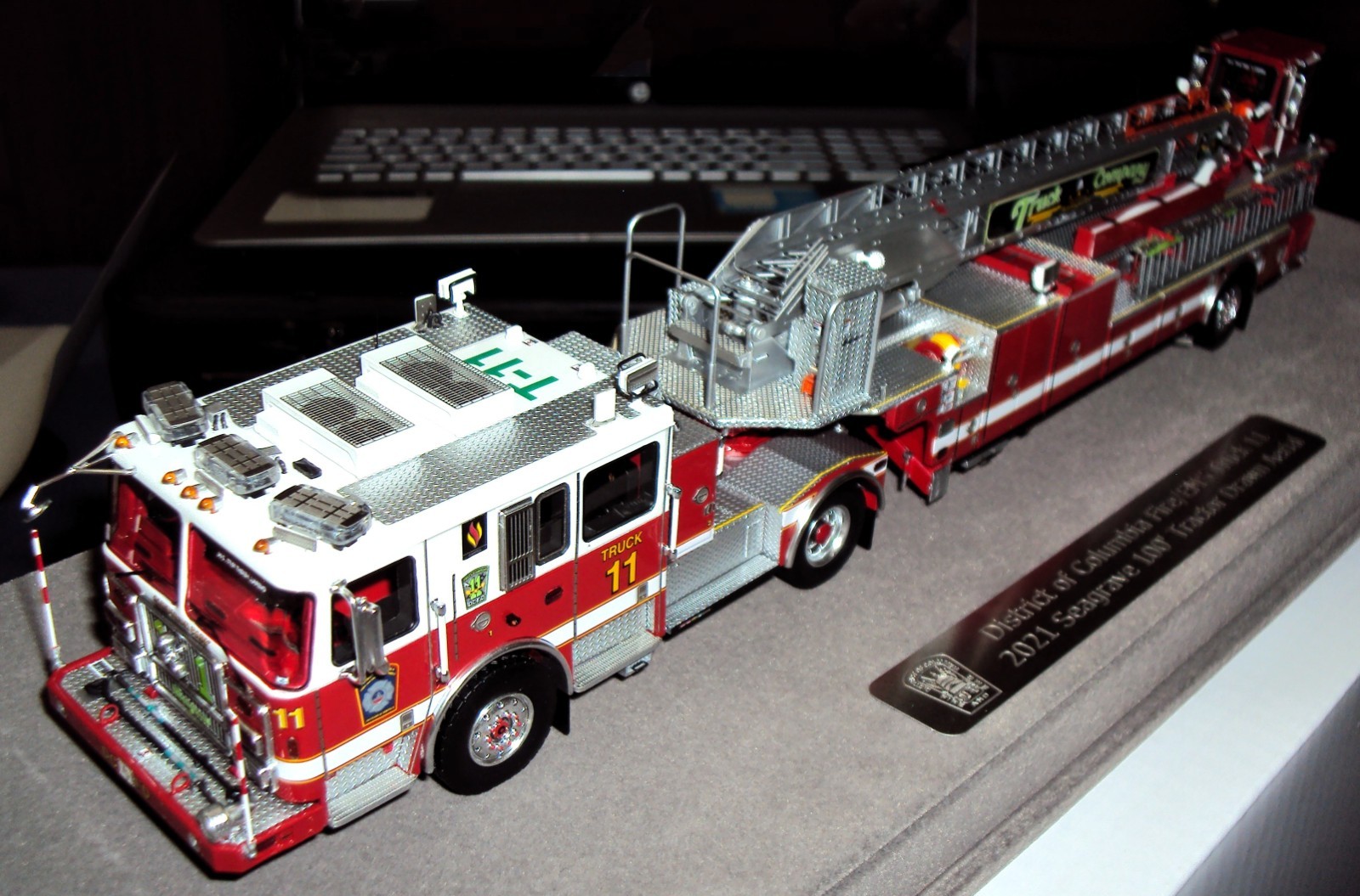 FIRE REPLICAS FR-124-11, 2021 SEAGRAVE CAPITOL 100' TDA, D.C. FIRE-EMS T-11