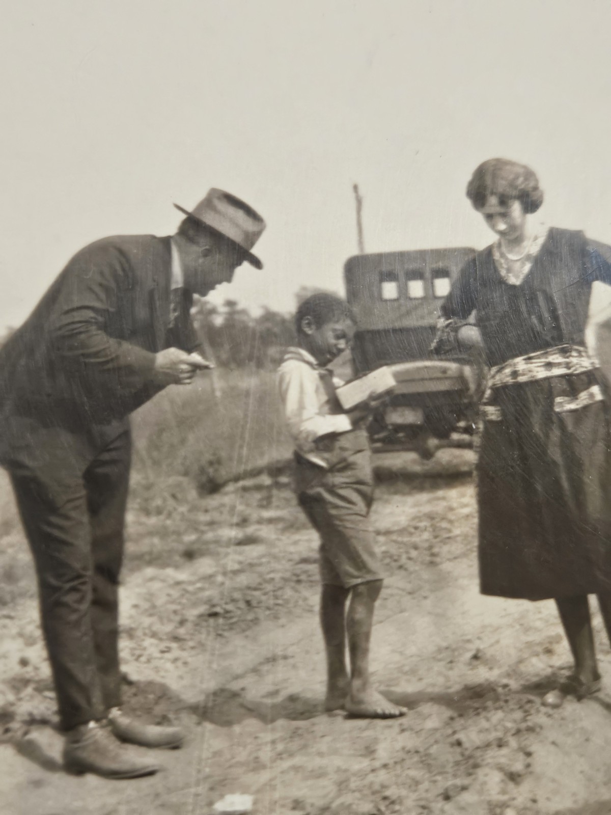1920s Original Snapshot Photo Couple Boy Early Automobile Dirt Road 4x6