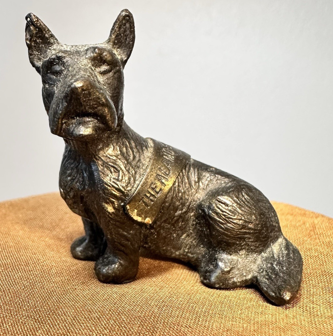 Vtg Schnauzer Dog Hollow Cast Bronze Figurine Statue w/ The Alamo San Ant.Badge Vtg Schnauzer Dog Hollow Cast Bronze Figurine Statue w/ The Alamo San Ant.Badge