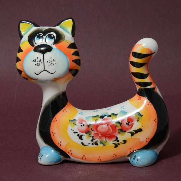 FUNNY CAT FIGURINE. HAND PAINTED CAT SCULPTURE MAJOLICA 5x5 inches