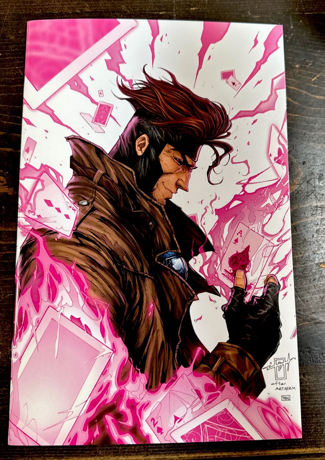 Tribute: Stan Lee #1 Gambit Embossed White Jonathan Uribe NYCC 68/ 100 COA Tribute: Stan Lee #1 Gambit Embossed White Jonathan Uribe NYCC 68/ 100 COA