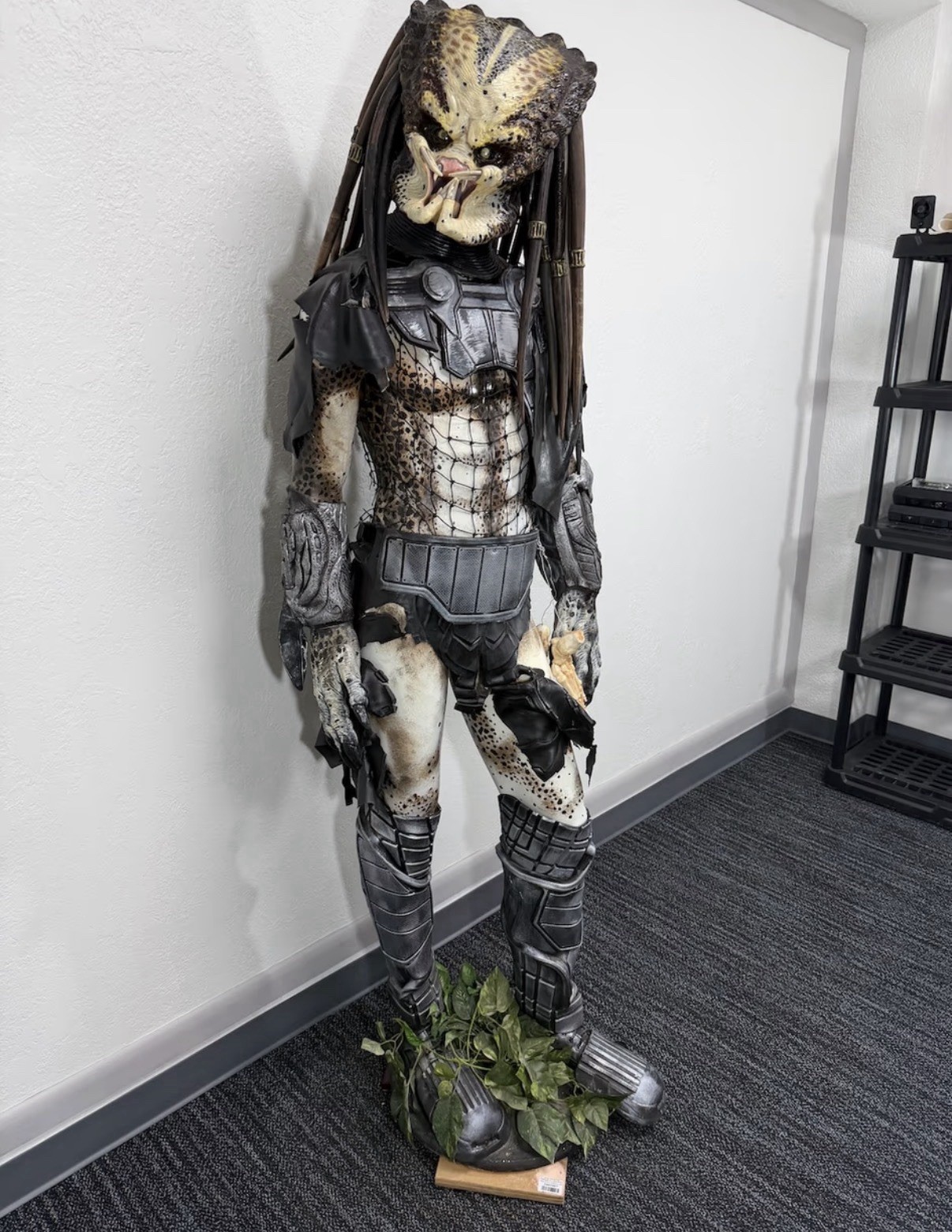 Predator Franchise Life-Size Character Display Figure Prop Statue