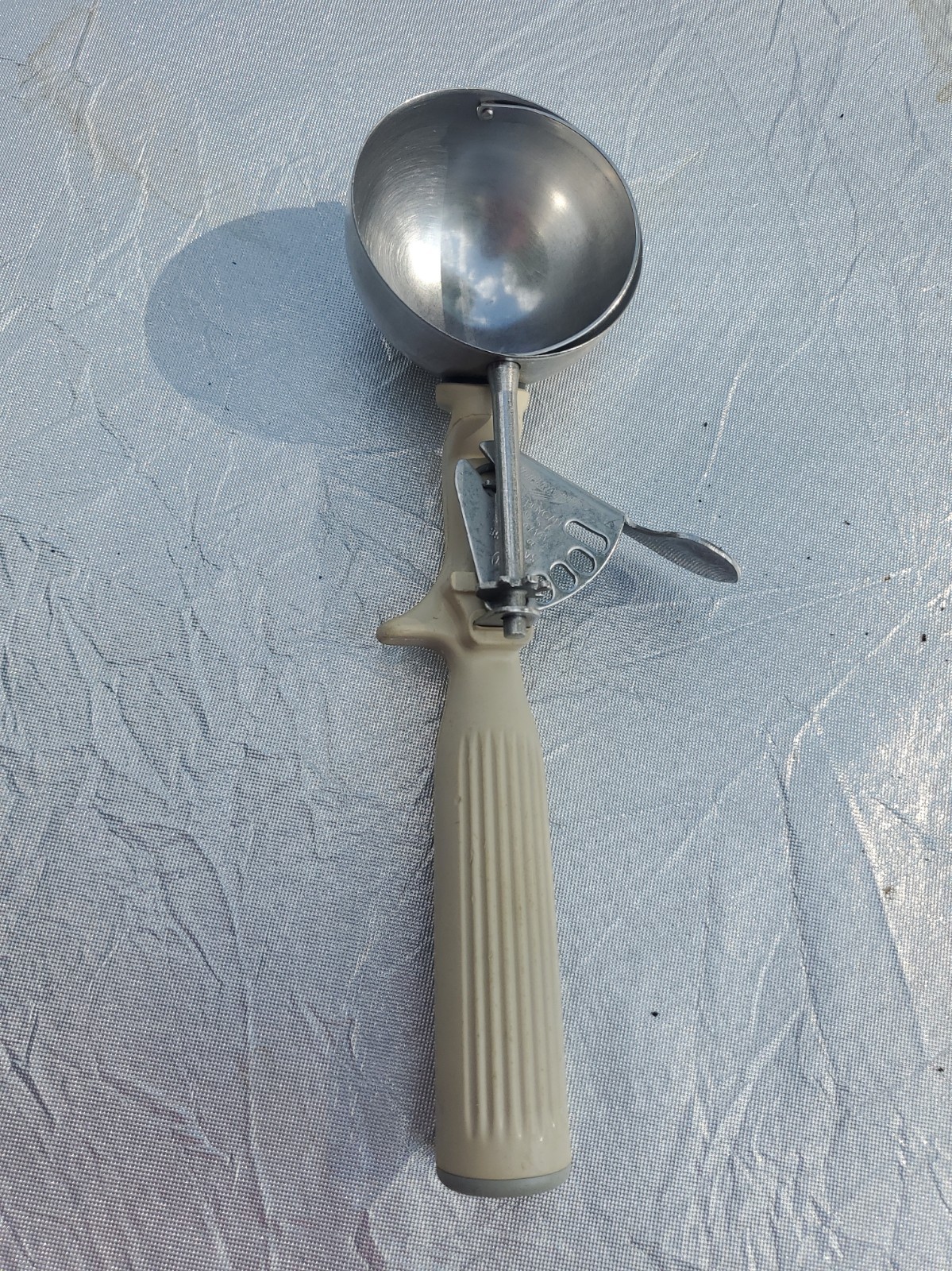 Vintage Vollrath Sheboygan   Ice Cream Scoop #47141  #10   3 1/4 Ounce