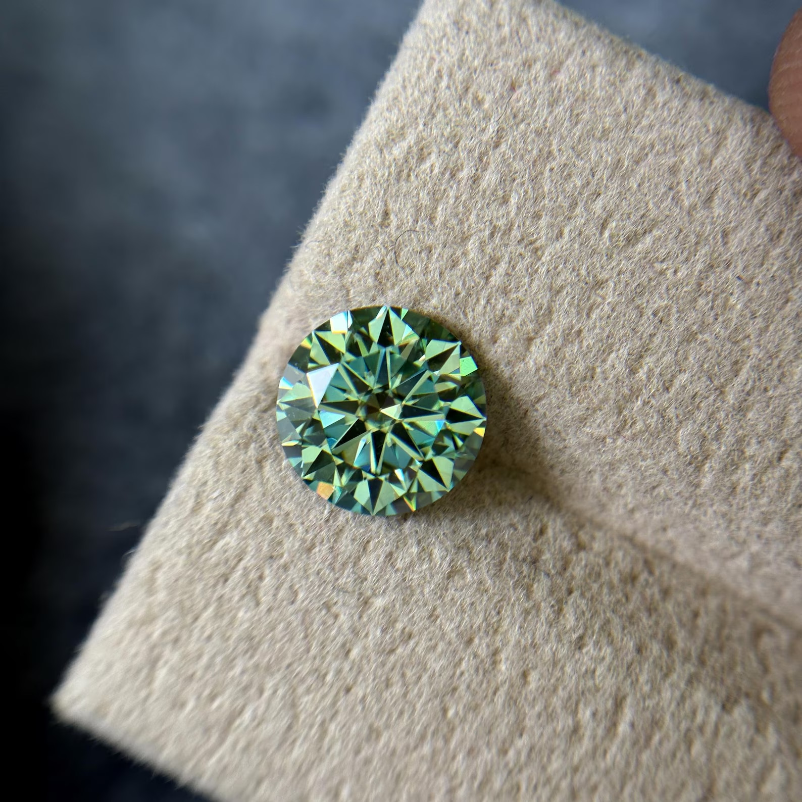 Loose CVD Lab Grown Natural Green Color 5 CT Round Cut VVS1 Certified Diamond