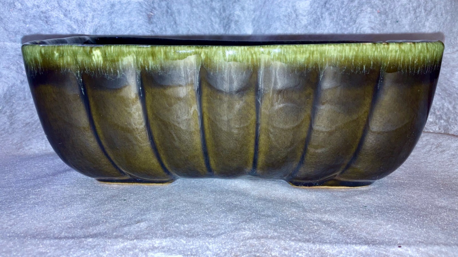 Hull Green Drip Glaze Flower Cache Pot Planter USA F42 Cottage Farm Granny Core