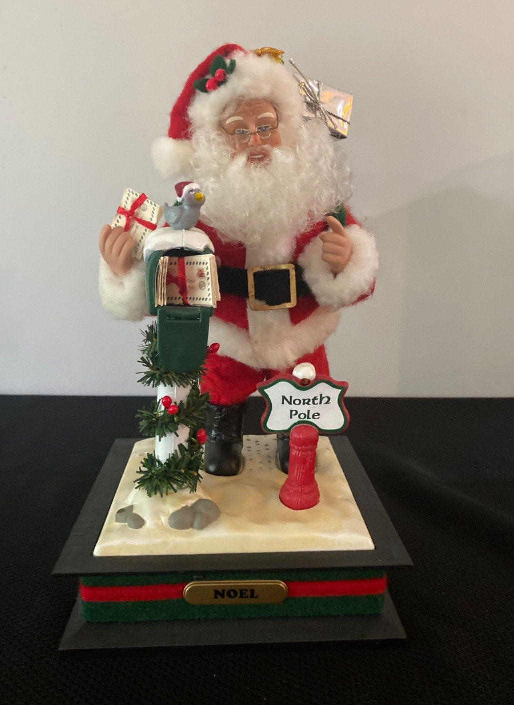 Vintage 1993 Holiday Creations Holiday Scene Santa At The North Pole Musical