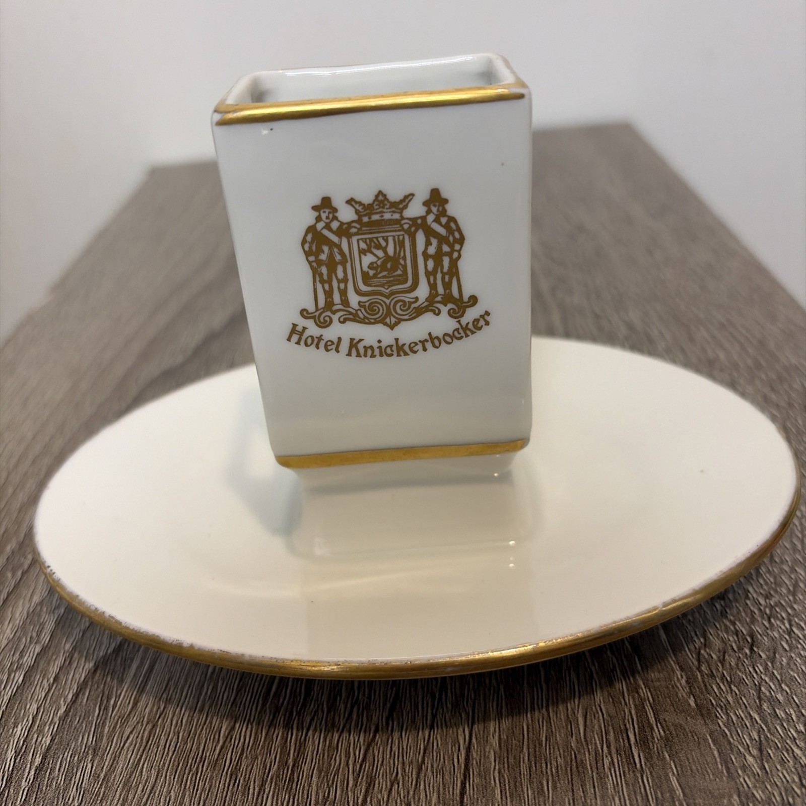 Antique 1914 Hotel Knickerbocker,New York Porcelain Match Stand James M Shaw &Co Antique 1914 Hotel Knickerbocker,New York Porcelain Match Stand James M Shaw &Co