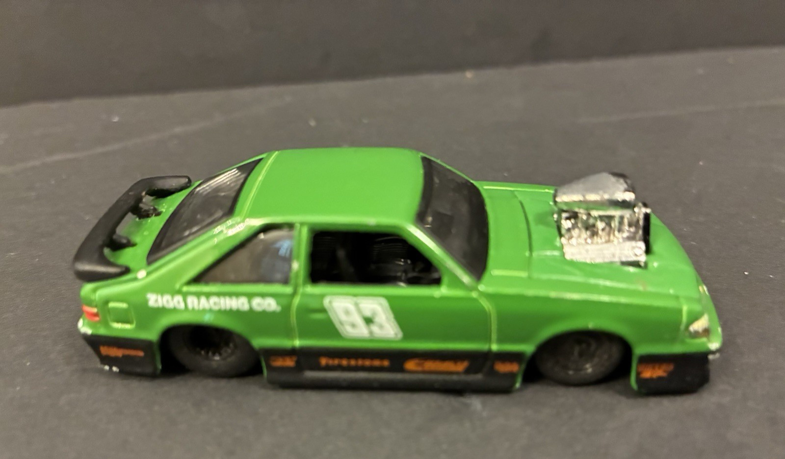 2021 MAISTO ELITE TRANSPORT 1993 FORD SVT COBRA ZIGG #93 GREEN DIECAST 3\