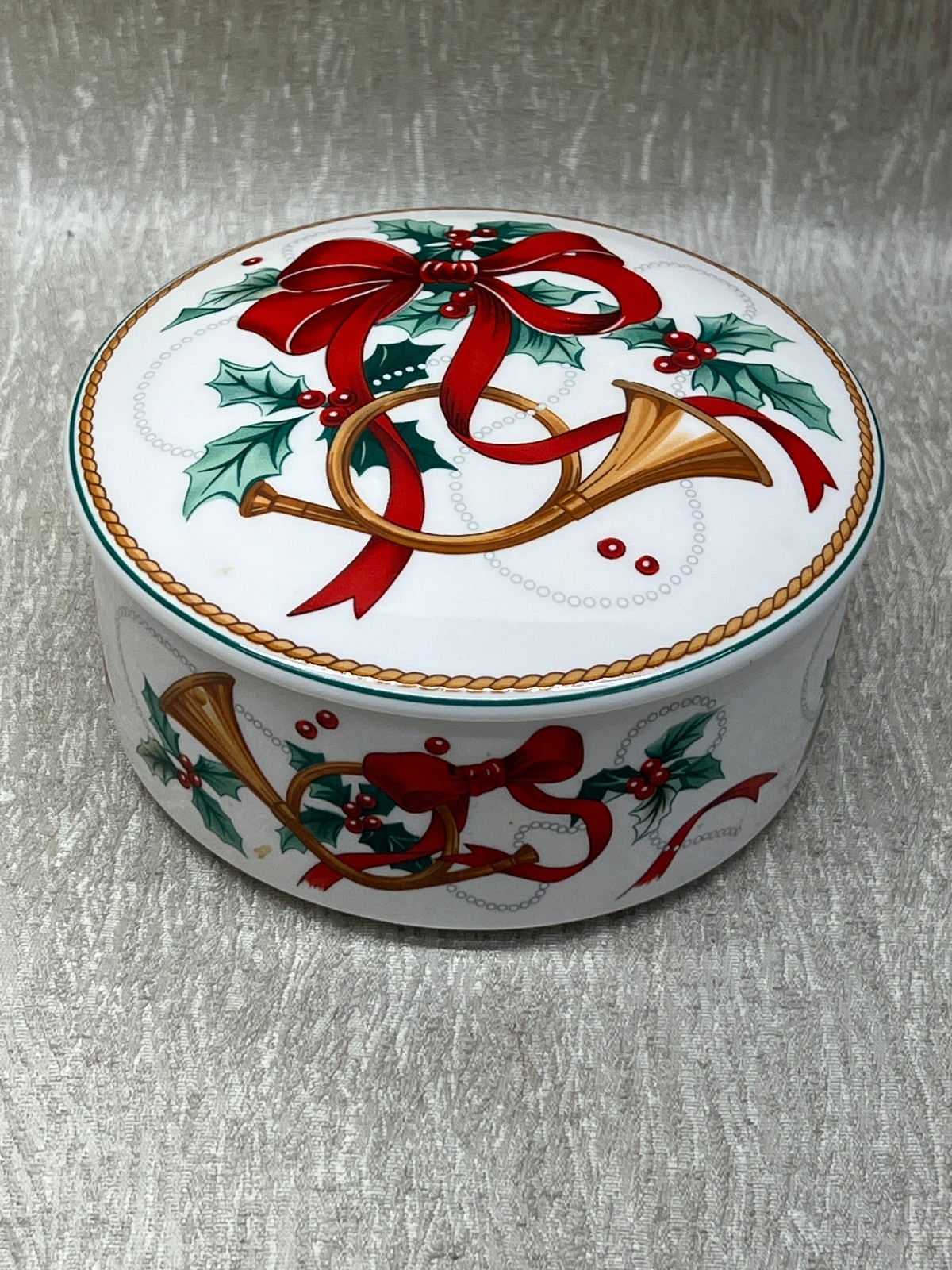 Mikasa Trinket Box w Lid Christmas Jubilation 5in Round  Bone China Candy Dish