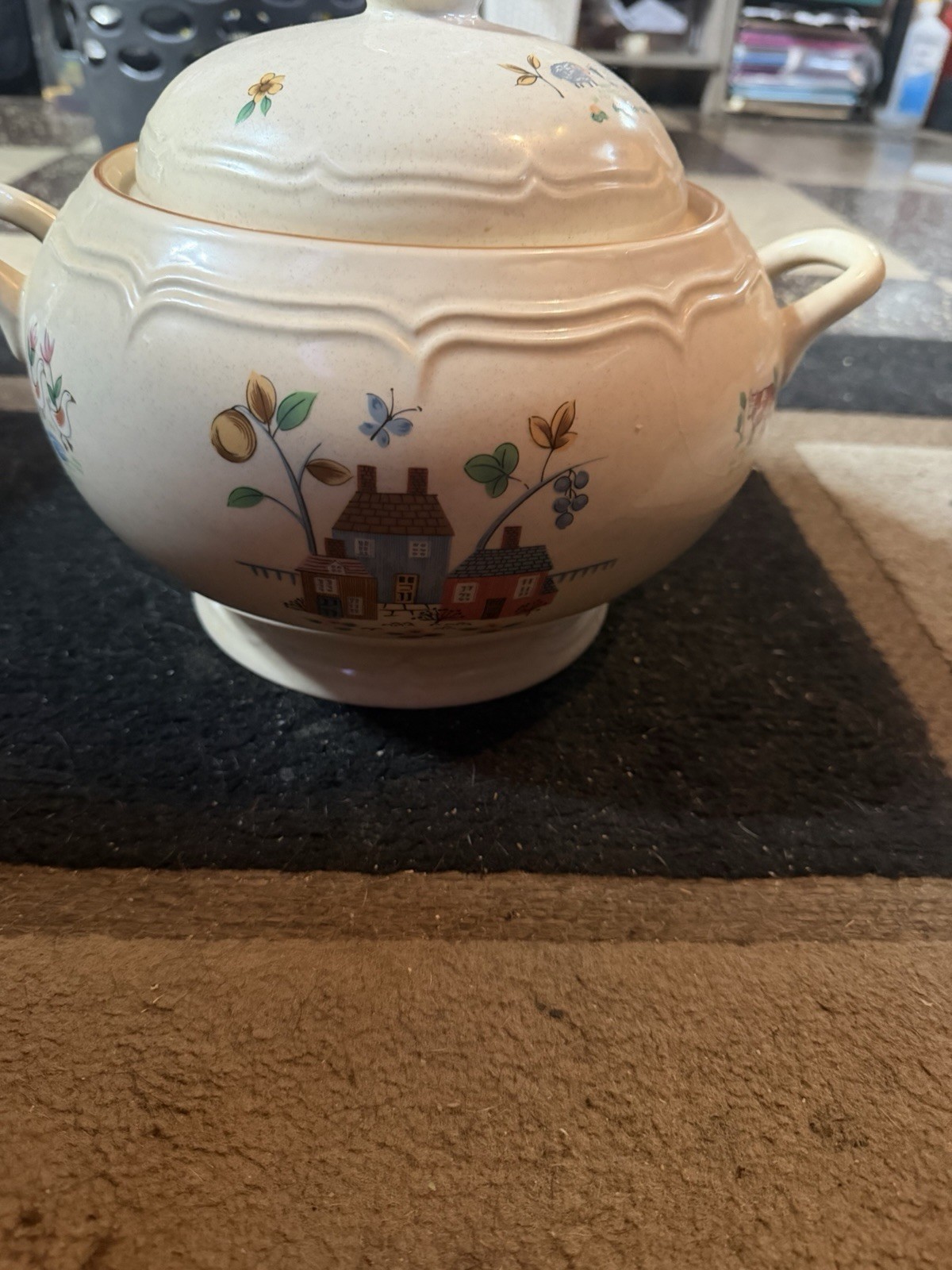 International Heartland Stoneware Vintage Soup Tureen W/Ladle