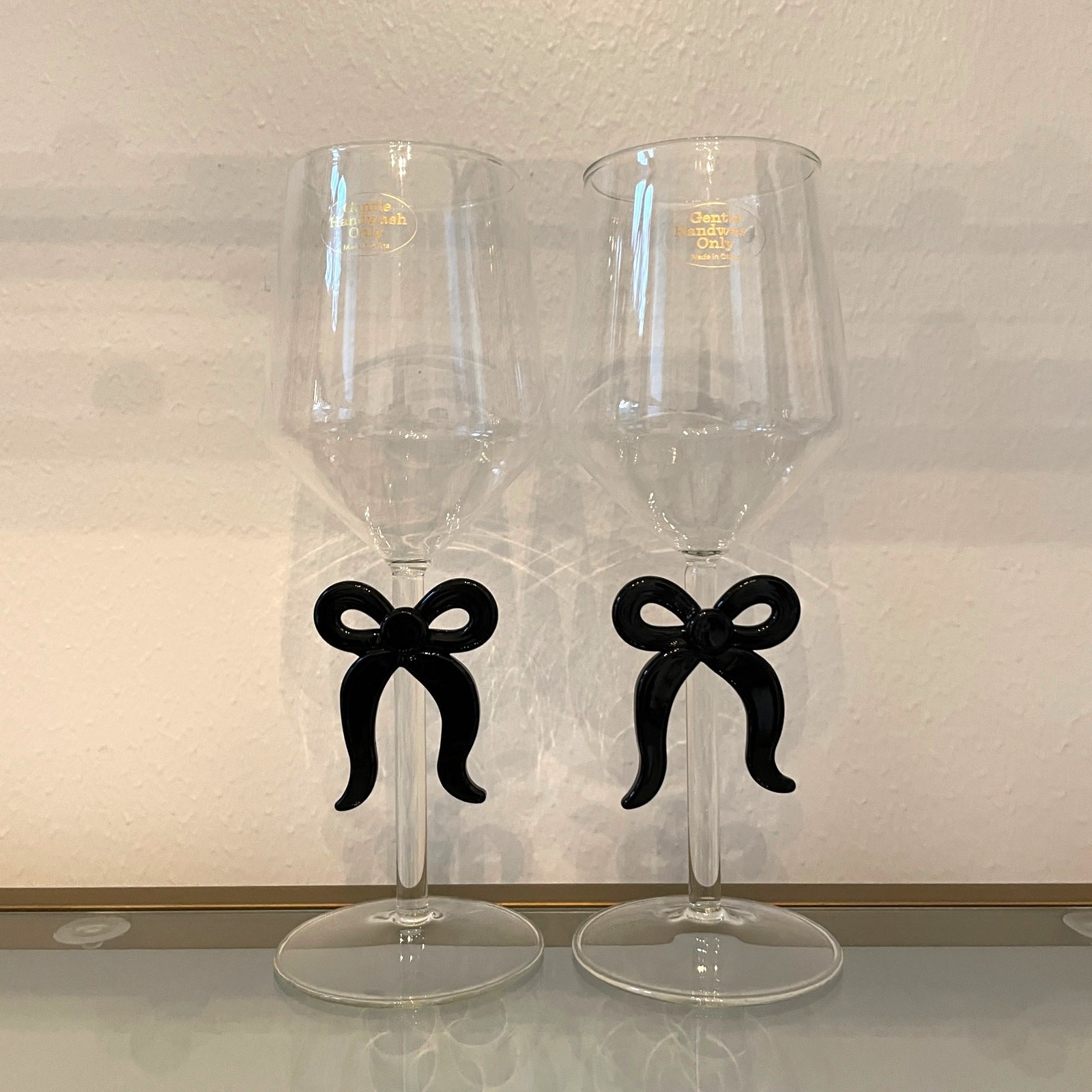 Black Bow Wine Glass Set of 2 Holiday Glam Barware NEW Black Bow Wine Glass Set of 2 Holiday Glam Barware NEW