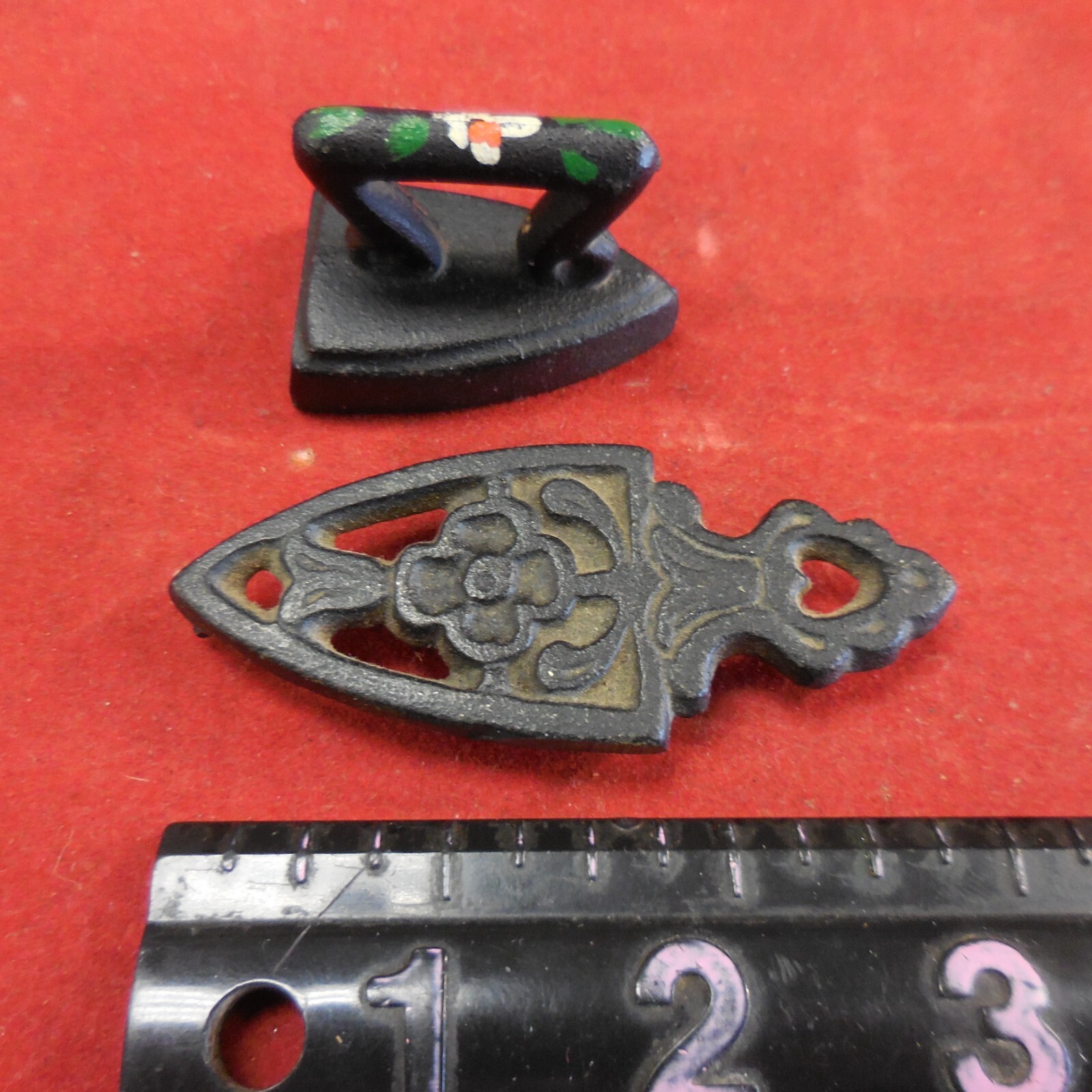 Antique Vintage Guaranteed Old Cast Iron Childs Toy Iron & Trivet 