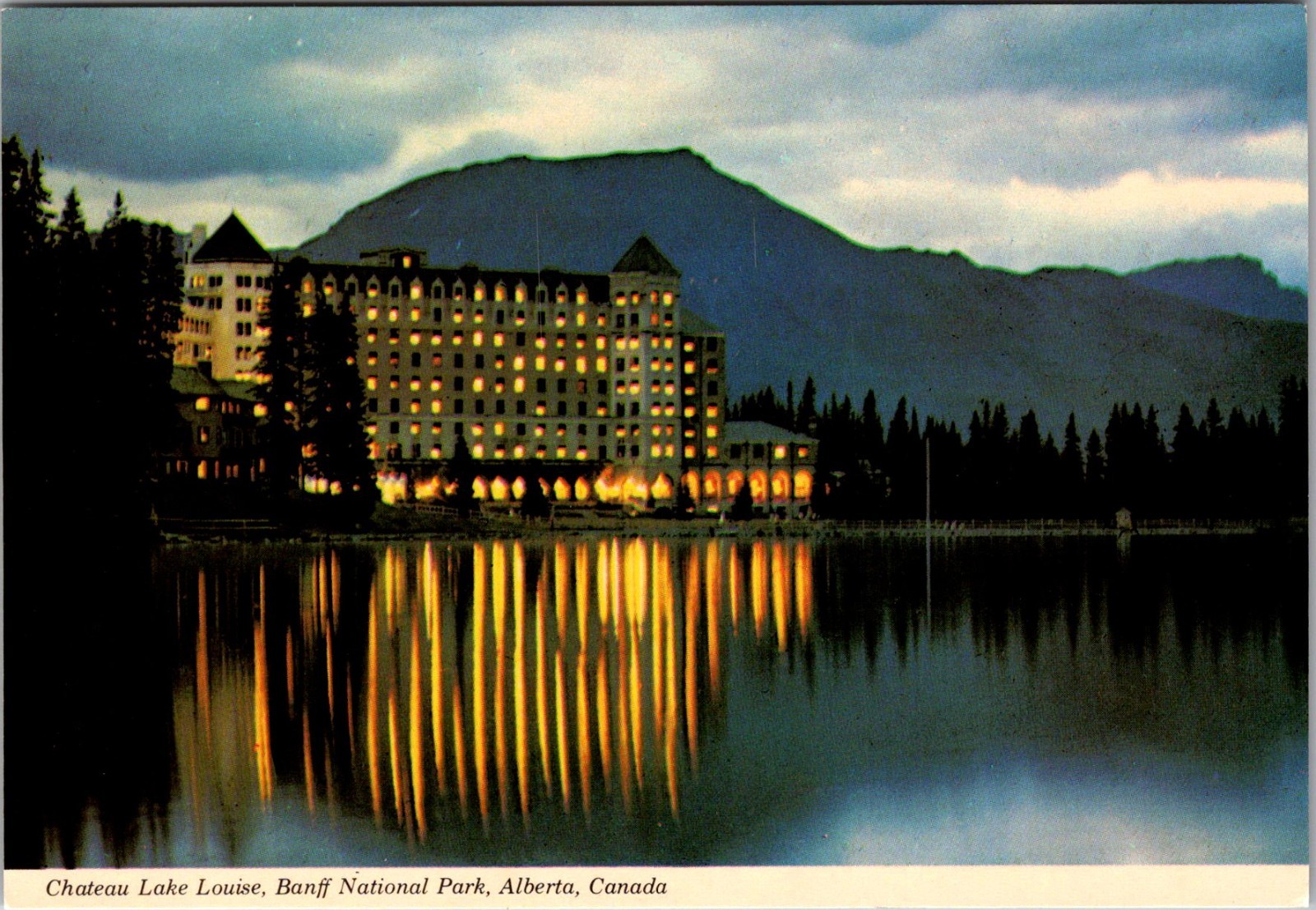 Chateau Lake Louise Banff National Park Alberta Canada Vintage Postcard TPQ29